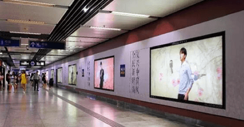 陳曉+裸眼3D驚現(xiàn)在地鐵櫥窗，還不趕緊去偶遇 ！