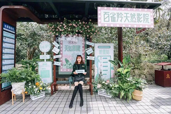 用巴士打造花園式移動天然影院，這波操作你見過么?