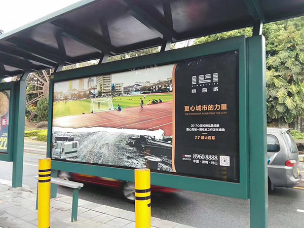 公交車候車亭廣告