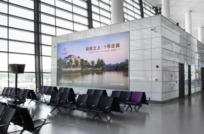 三三層國內候機區(qū)墻面燈箱廣告