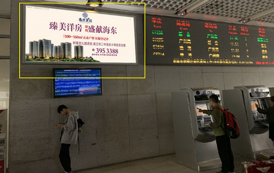 順德站A、B進出站大廳墻身燈箱廣告