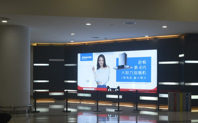?？跈C(jī)場(chǎng)國(guó)內(nèi)到達(dá)通往迎客廳墻面燈箱廣告