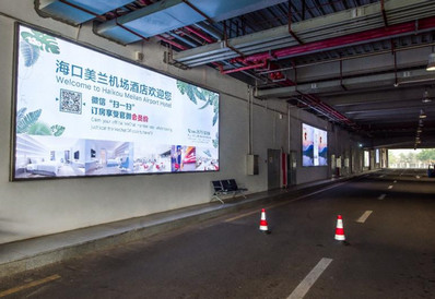 ?？诿捞m機(jī)場(chǎng)出租車排隊(duì)等候區(qū)燈箱廣告
