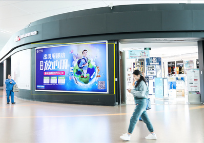 南京機場國際安檢后商業(yè)墻體燈箱廣告