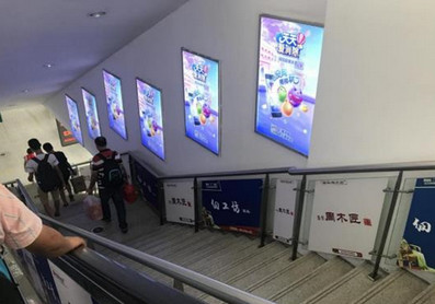 南朗站A1、B1電梯通道小燈箱廣告