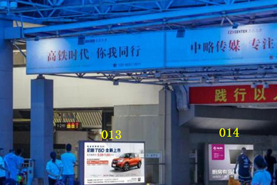 小欖站BC、AD出站口之間燈箱廣告