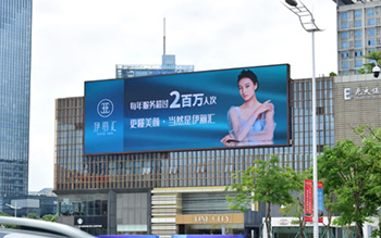 2020上半年戶外廣告投放刊例花費688億元，市場恢復(fù)增長態(tài)勢！