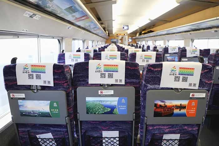 福田列車小桌板、頭枕巾廣告