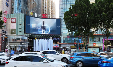 鄭州國(guó)貿(mào)360廣場(chǎng)外墻LED屏廣告