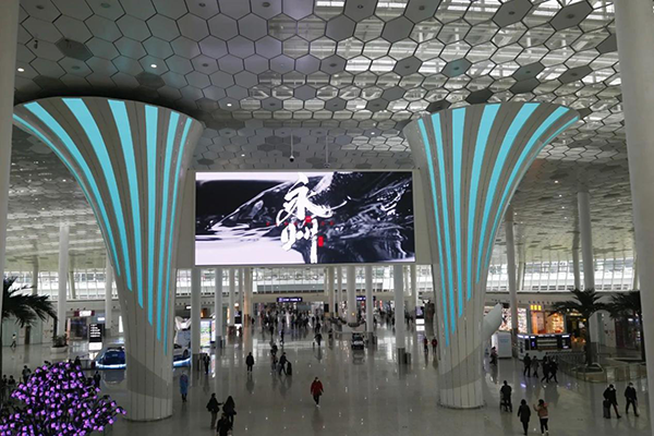 深圳機(jī)場(chǎng)LED大屏廣告價(jià)格多少錢？政府文旅深圳寶安機(jī)場(chǎng)廣告案例