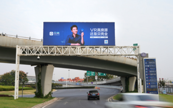 深圳機場路樓頂大牌廣告