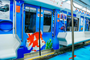 福州地鐵列車(chē)廣告價(jià)格多少錢(qián)？福州地鐵金魚(yú)主題車(chē)廂內(nèi)包車(chē)廣告