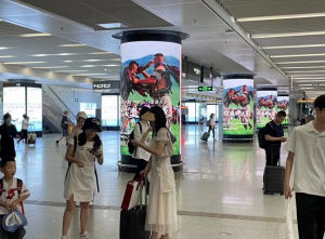 深圳北站換乘區(qū)包柱LED廣告價格，文旅景區(qū)旅游深圳北高鐵站廣告