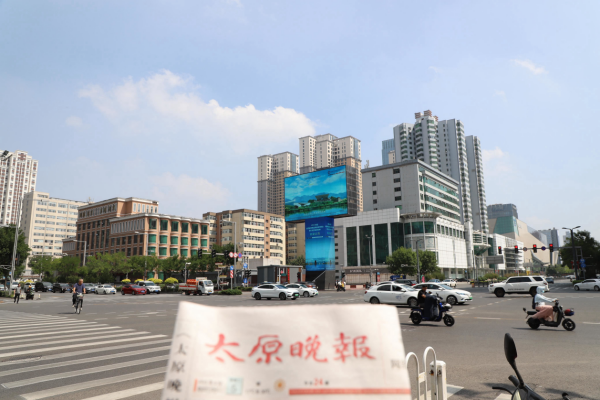 太原LED廣告價(jià)格？太原親賢街長(zhǎng)治路龍柱LED立柱廣告地標(biāo)金融案例