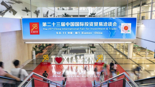 廈門機場最熱門廣告位？廈門機場到達迎賓廣告巨屏LED廣告牌價格