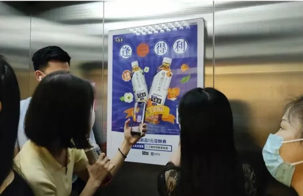 南寧電梯框架廣告價格多少錢？南寧電梯海報尺寸覆蓋樓盤區(qū)域優(yōu)勢