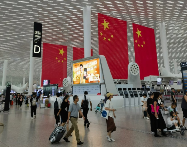 深圳機(jī)場出發(fā)值機(jī)廣告牌旁的大蓮蓬是干啥用的？深圳機(jī)場廣告價(jià)格