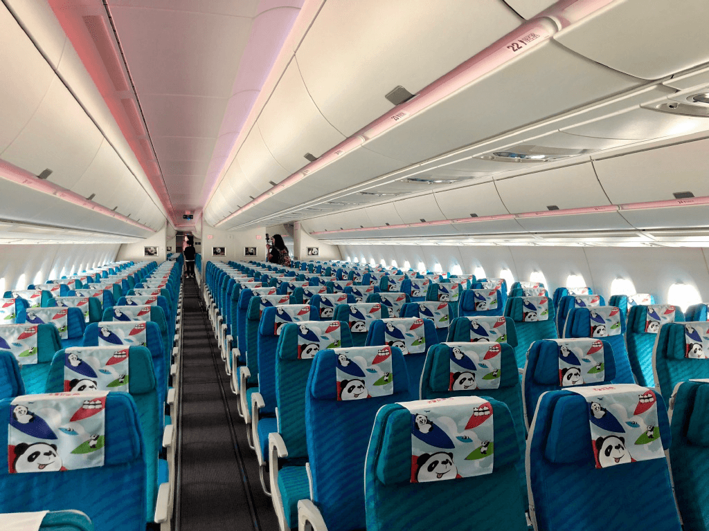 四川航空機(jī)載廣告價(jià)格收費(fèi)多少錢？川航機(jī)載飛機(jī)客艙春運(yùn)熱門廣告