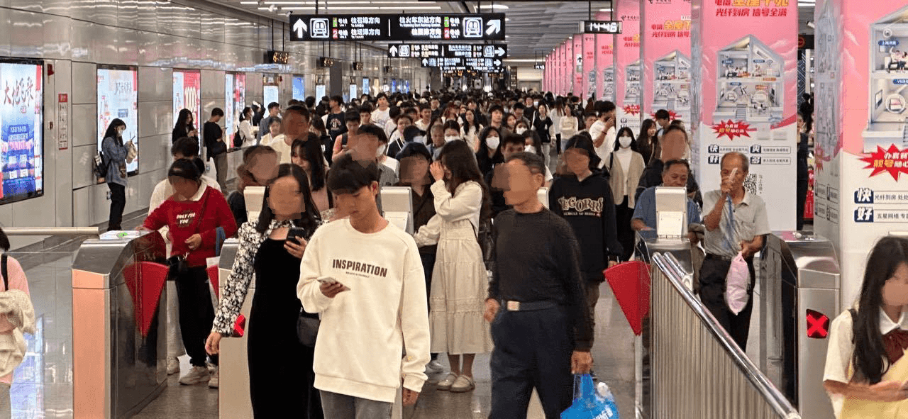 南寧地鐵廣告價(jià)格收費(fèi)多少錢？南寧地鐵朝陽(yáng)廣場(chǎng)站站廳包柱廣告