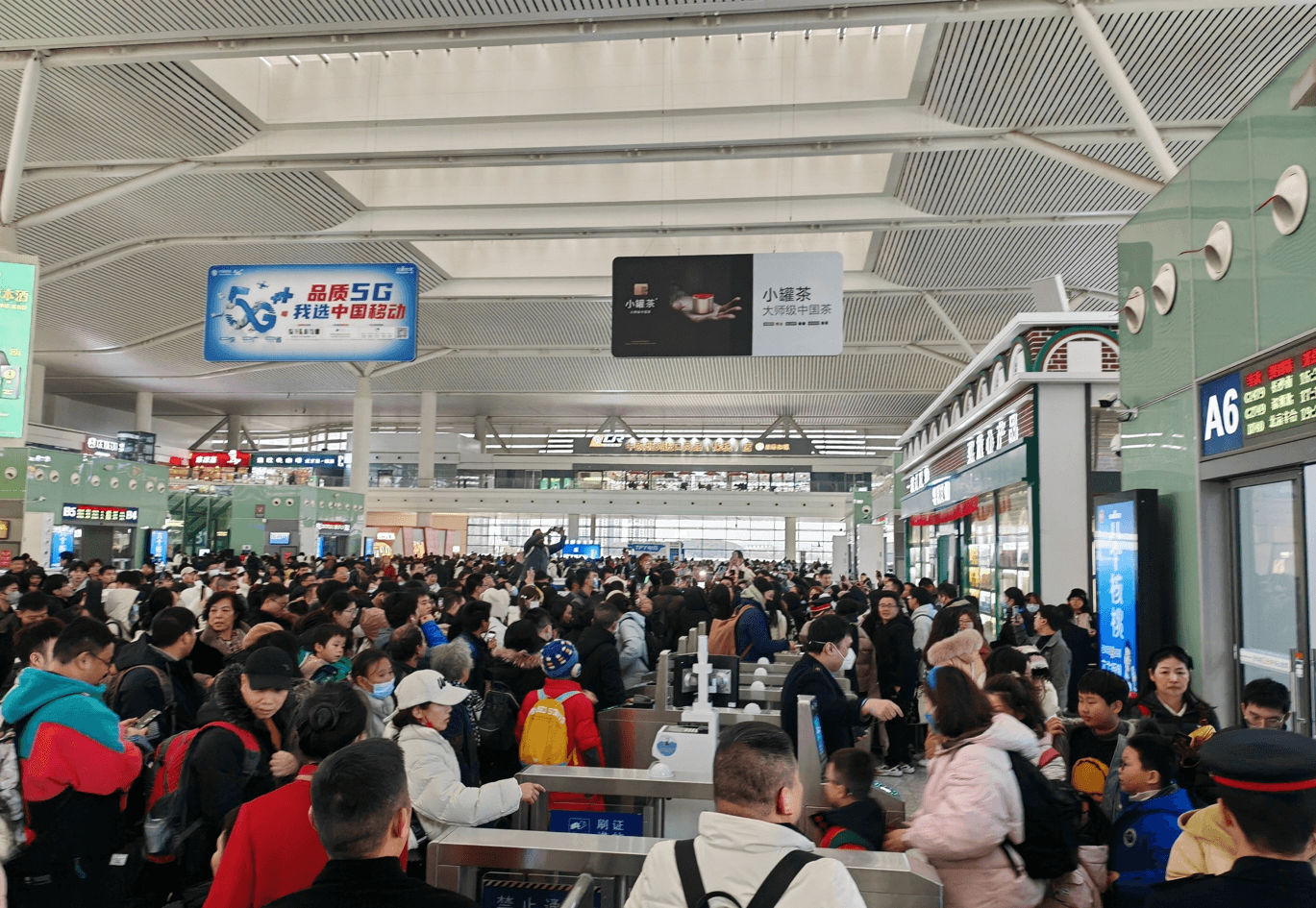 南昌西站廣告價(jià)格收費(fèi)多少錢？南昌西高鐵站春運(yùn)候車熱門廣告牌