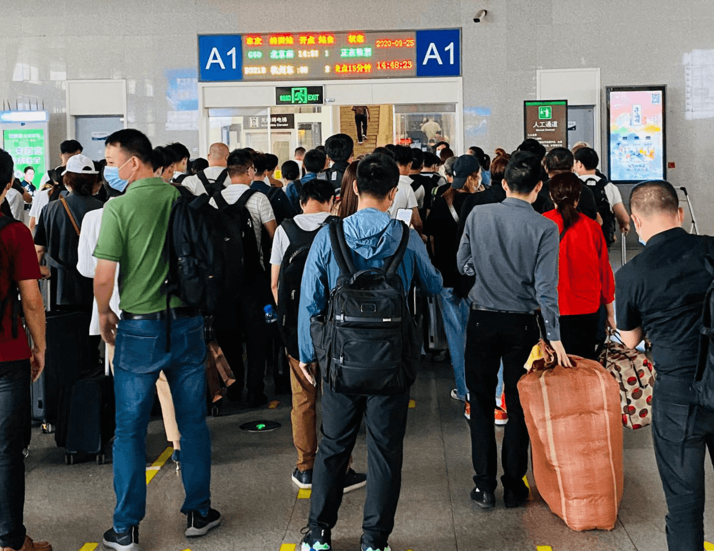 余姚北站廣告價(jià)格收費(fèi)多少錢(qián)？余姚北高鐵站春運(yùn)候車(chē)熱門(mén)廣告牌