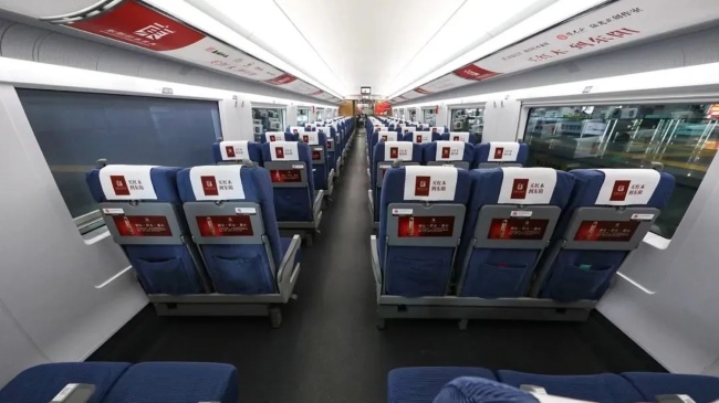 高鐵列車冠名廣告價(jià)格收費(fèi)，高鐵列車內(nèi)車身廣告案例圖