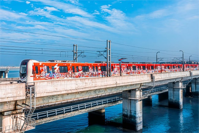 廈門地鐵內(nèi)外包車廣告游戲車身案例圖，廈門地鐵列車廣告價(jià)格收費(fèi)