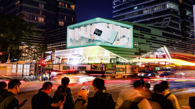 ?深圳南山科技園裸眼3D折角LED廣告，深圳大屏廣告價(jià)格中電長(zhǎng)城大廈