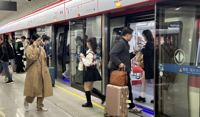 佛山地鐵播音導(dǎo)向廣告價(jià)格種類，佛山地鐵列車站臺(tái)語(yǔ)音播報(bào)廣告