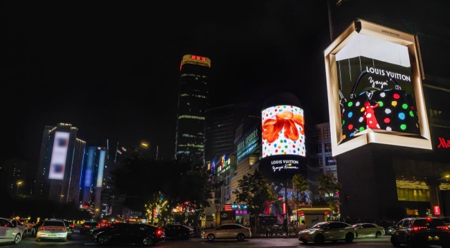 廣州天河正佳廣場萬豪酒店裸眼3D雙屏LED廣告，廣州LED大屏廣告價格