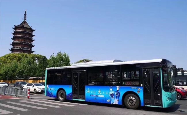 蘇州公交車巴士車身貼廣告價(jià)格收費(fèi)，蘇州公交車外車身廣告線路優(yōu)勢(shì)