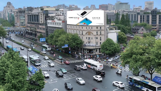 杭州上城區(qū)慶春路樓頂弧面LED大屏廣告價格，杭州戶外LED大屏廣告  ?