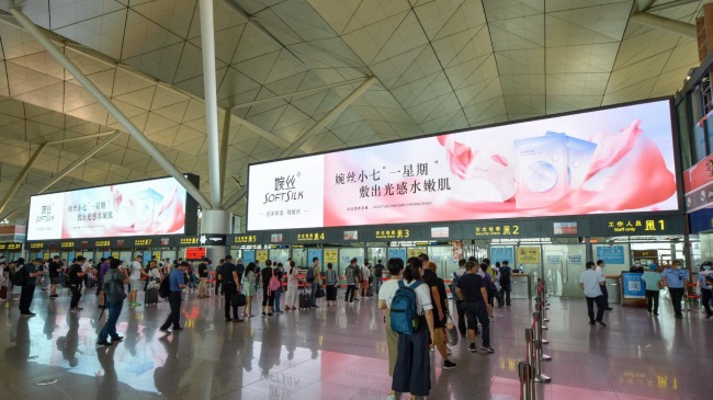 沈陽機場航站樓出發(fā)大廳安檢口上方LED大屏廣告，沈陽機場廣告價格