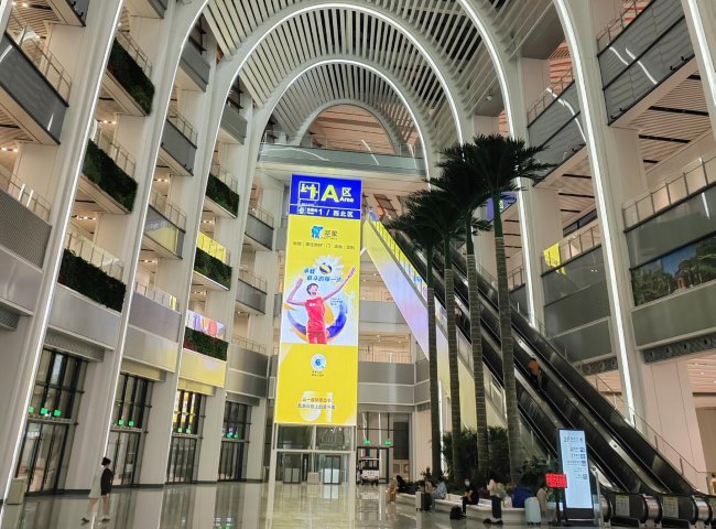 廣州白云站出站大廳直梯LED大屏廣告，廣州白云棠溪高鐵站廣告價格