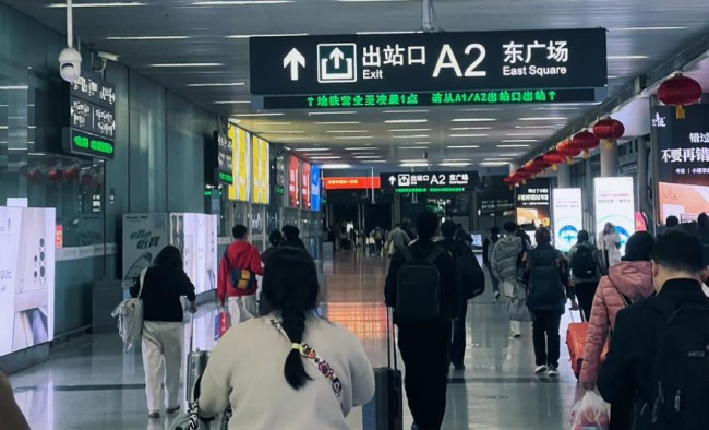 深圳北站到達出站通道燈箱廣告牌收費，深圳北高鐵站廣告大屏價格