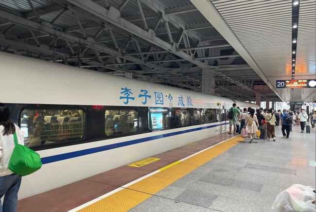 ?高鐵車廂車載廣告快消飲料代言人優(yōu)質(zhì)案例，高鐵列車冠名廣告價格