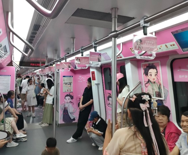 洛陽(yáng)地鐵性?xún)r(jià)比最高車(chē)廂廣告拉手優(yōu)勢(shì)案例，洛陽(yáng)地鐵拉手廣告價(jià)格