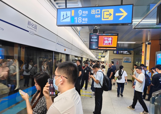 成都地鐵車廂電視小屏站臺(tái)列車廣告，成都地鐵視頻電子屏廣告價(jià)格