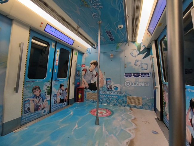 成都地鐵車廂創(chuàng)意全景內(nèi)包車廣告快消案例，成都地鐵列車廣告價(jià)格