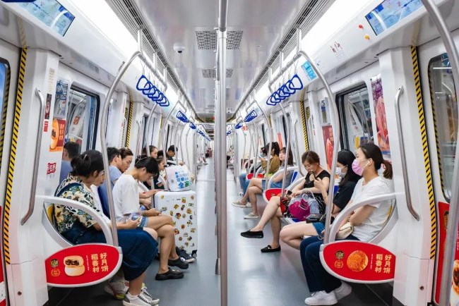 濟(jì)南地鐵1號(hào)線車廂創(chuàng)意內(nèi)包車貼廣告投放，濟(jì)南地鐵列車廣告價(jià)格