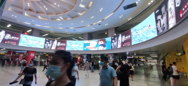 鄭州地鐵紫荊山站換乘大廳弧形LED大屏廣告投放，鄭州地鐵廣告價(jià)格