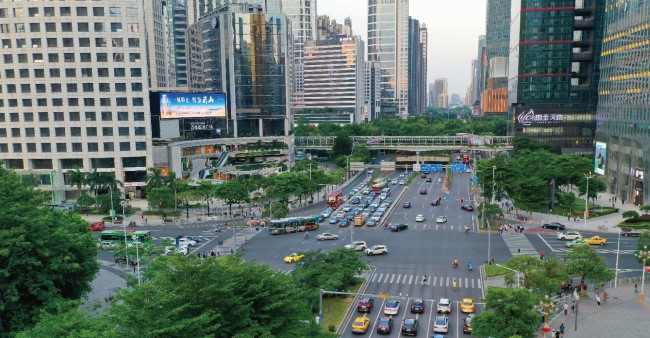 廣州天河珠江新城高德置地弧面LED大屏廣告，廣州LED大屏廣告價格