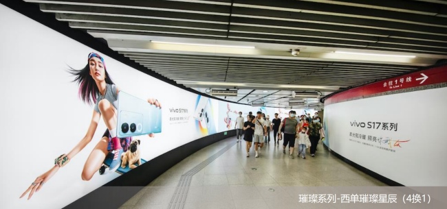 北京西單地鐵站廳換乘通道墻面燈箱廣告，北京地鐵大屏廣告價格