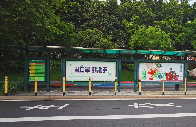 佛山順德公交候車(chē)亭站臺(tái)燈箱廣告，佛山公交車(chē)站牌廣告價(jià)格