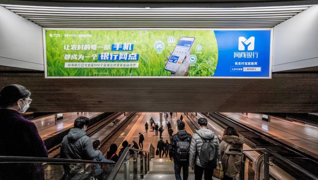 北京南站高鐵站臺(tái)燈箱廣告牌投放，北京南火車站廣告價(jià)格