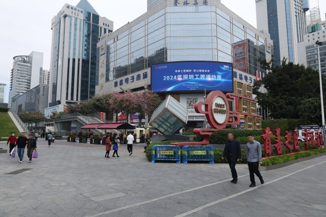 深南大道華強(qiáng)北路口賽格廣場(chǎng)LED廣告，深圳戶(hù)外大屏廣告價(jià)格