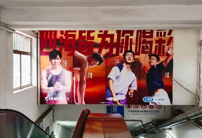 北京地鐵站出入口扶梯正對梯楣廣告投放，北京地鐵廣告價(jià)格