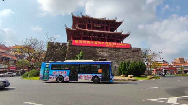 泉州公交車身廣告外車貼巴士廣告投放，泉州公交車廣告價格