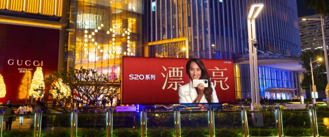 廣州天河花城廣場(chǎng)戶外聯(lián)排燈箱廣告投放，廣州大屏廣告價(jià)格