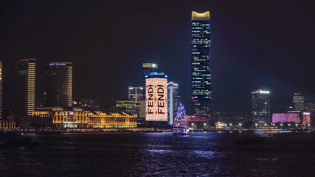 上海外灘國(guó)客中心浦江大屏廣告投放，上海燈光秀LED廣告價(jià)格